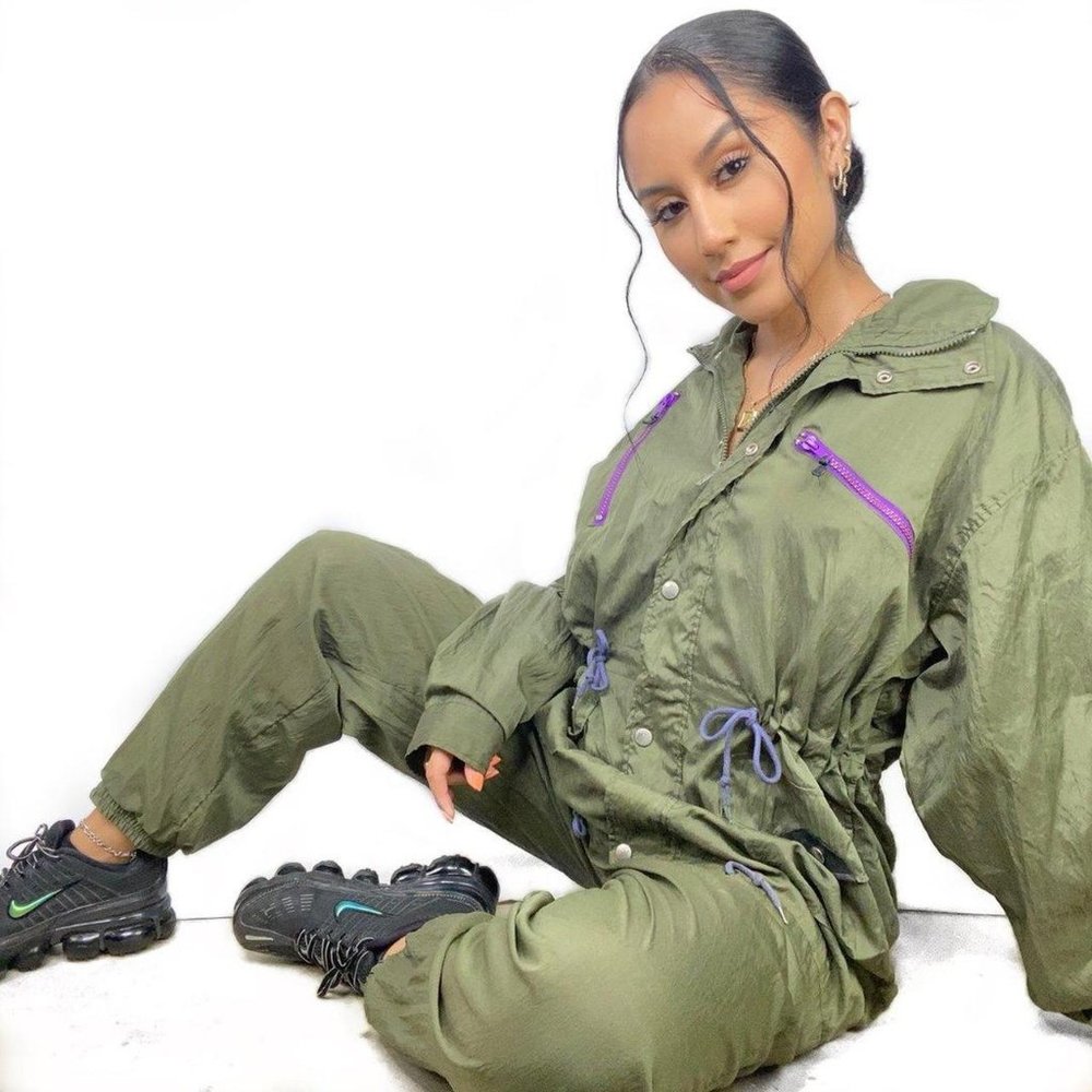 Vintage Olive green 2 piece windbreaker jogger set! Unisex